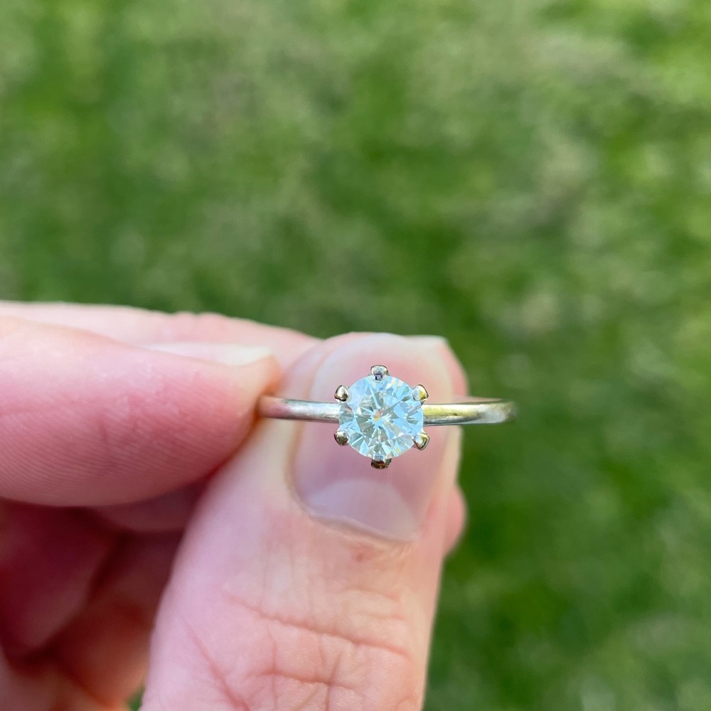 White Gold Solitaire 1 carat Diamond (Engagement) Ring, size 7.5, REAL,MUST SELL